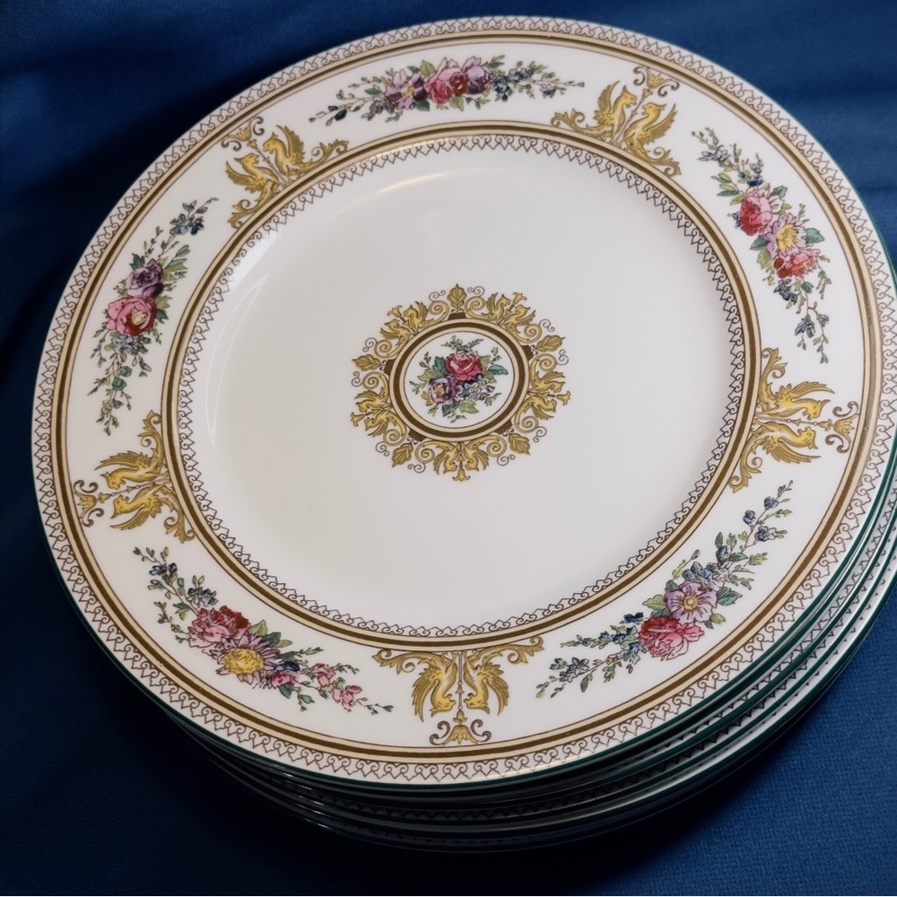 Beauty 83 pc. WEDGWOOD COLUMBIA CHiNA lINCLUDEs TWO LARGE SERVING PLATTER & BOWL